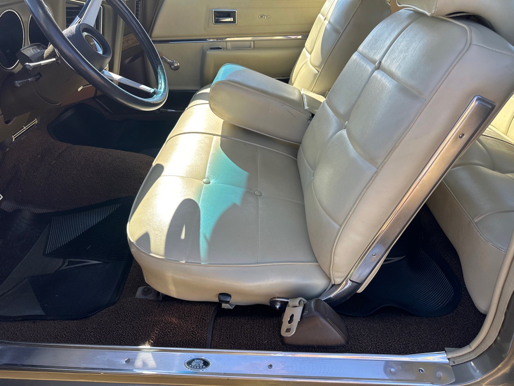 1972 Pontiac Grand Prix Image 11