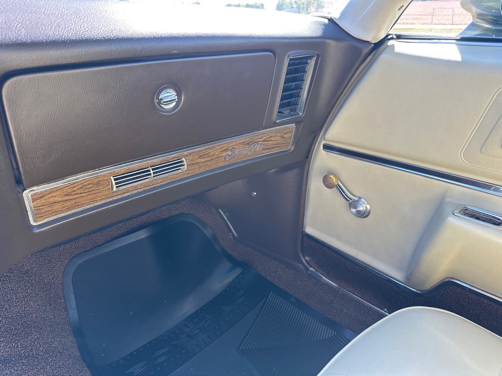 1972 Pontiac Grand Prix Image 13