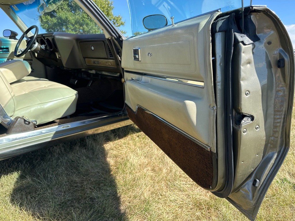 1972 Pontiac Grand Prix Image 23