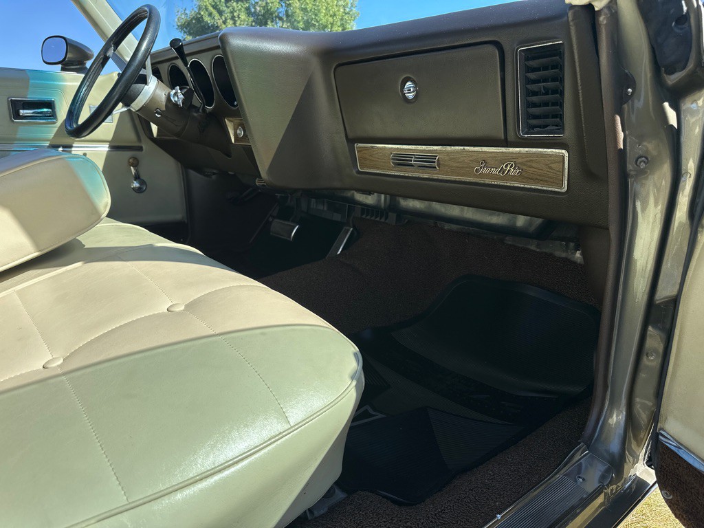 1972 Pontiac Grand Prix Image 24