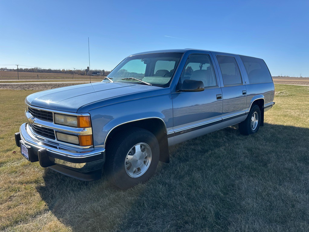 1994 Chevrolet Suburban Image 3