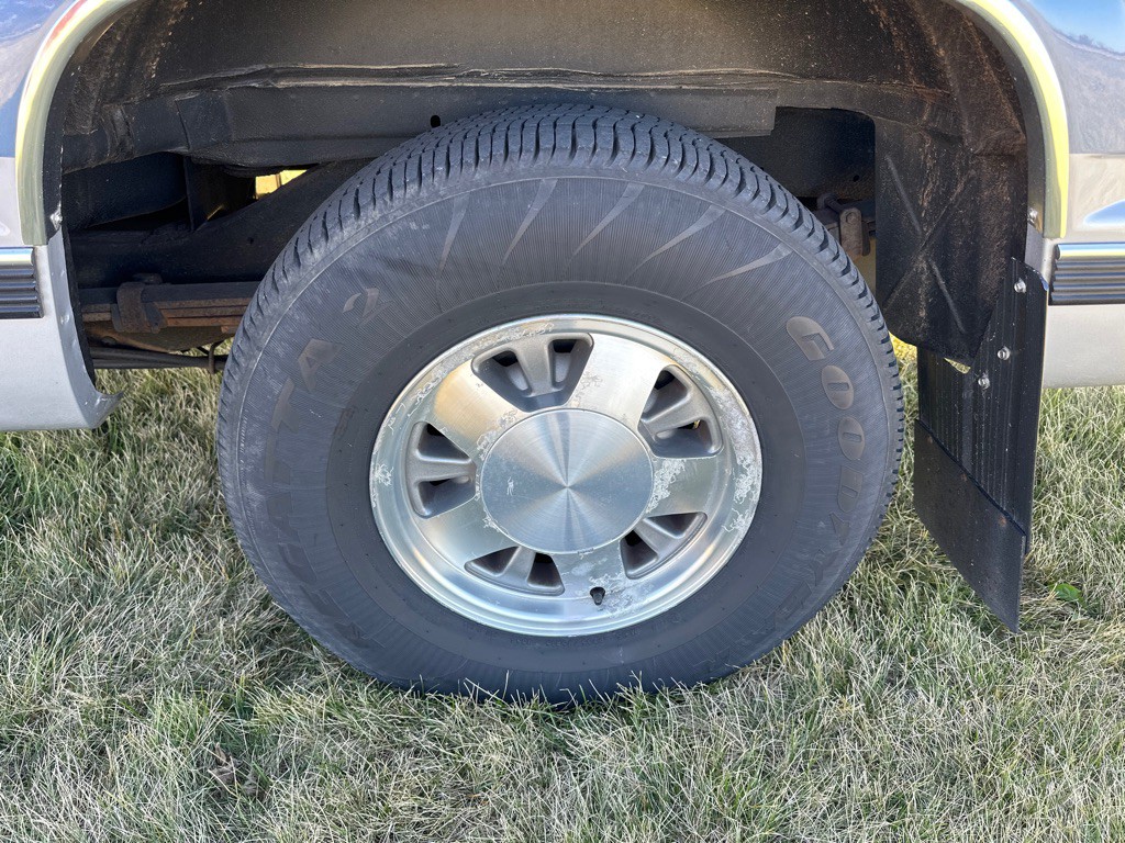 1994 Chevrolet Suburban Image 5