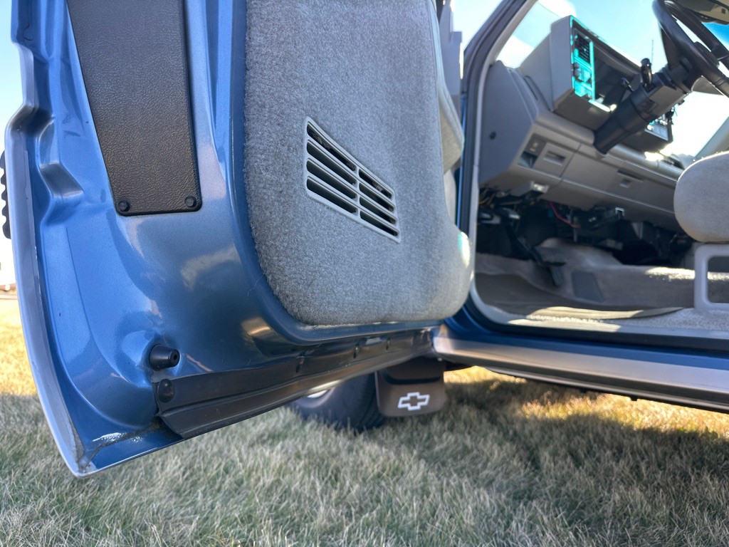 1994 Chevrolet Suburban Image 7