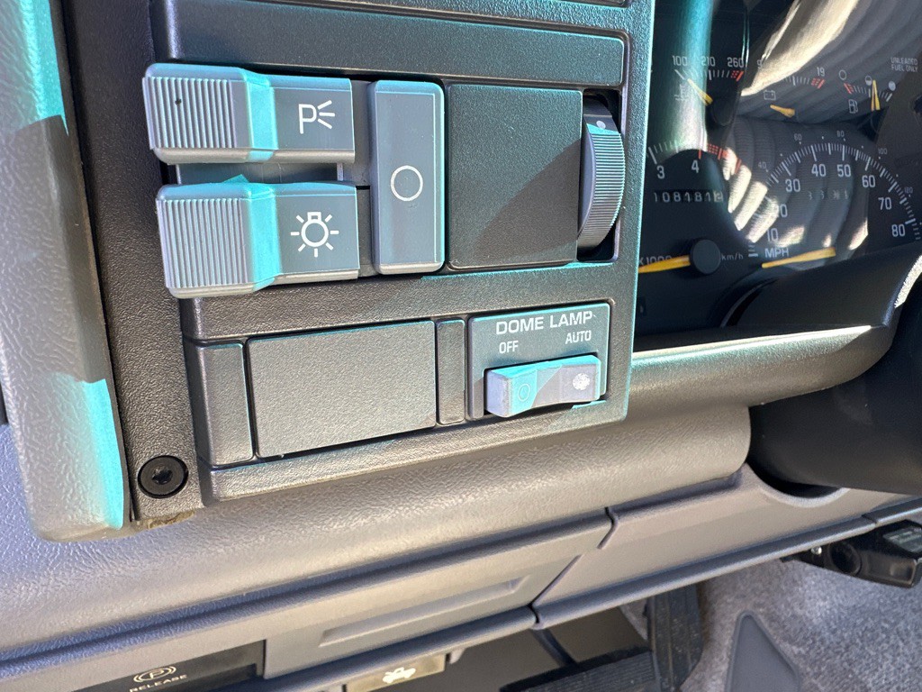 1994 Chevrolet Suburban Image 10