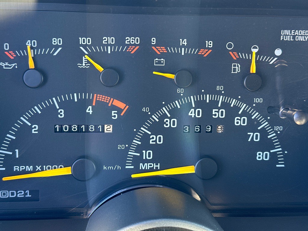 1994 Chevrolet Suburban Image 12