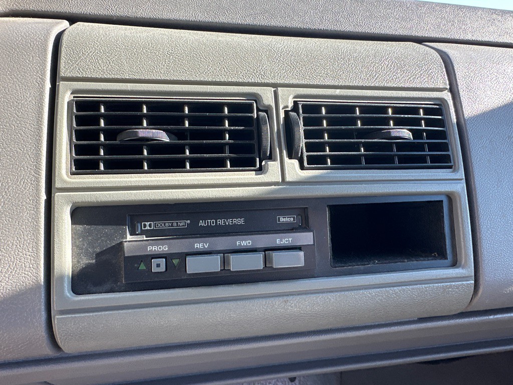 1994 Chevrolet Suburban Image 14