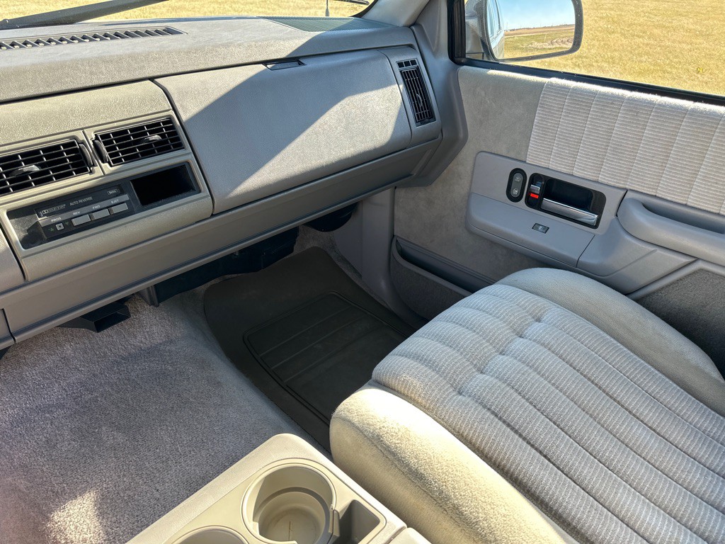 1994 Chevrolet Suburban Image 15