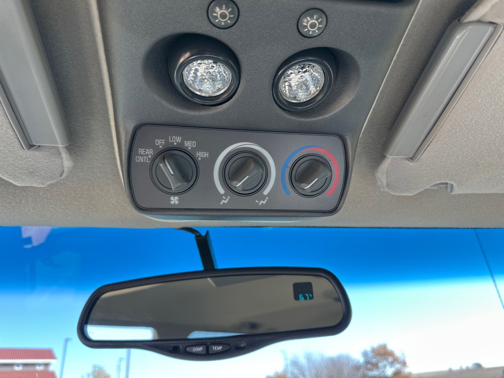 1994 Chevrolet Suburban Image 16