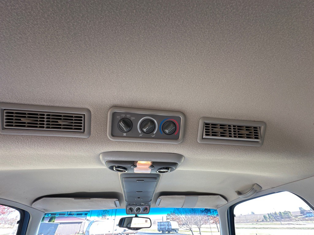 1994 Chevrolet Suburban Image 23