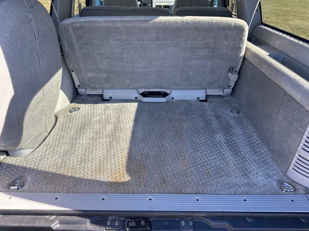 1994 Chevrolet Suburban Image 28