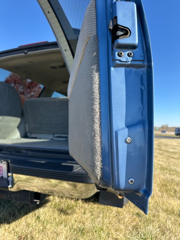 1994 Chevrolet Suburban Image 29