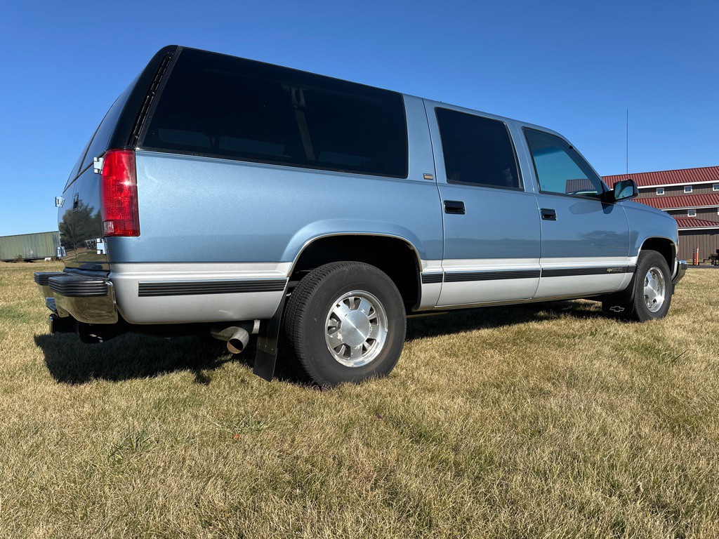 1994 Chevrolet Suburban Image 32