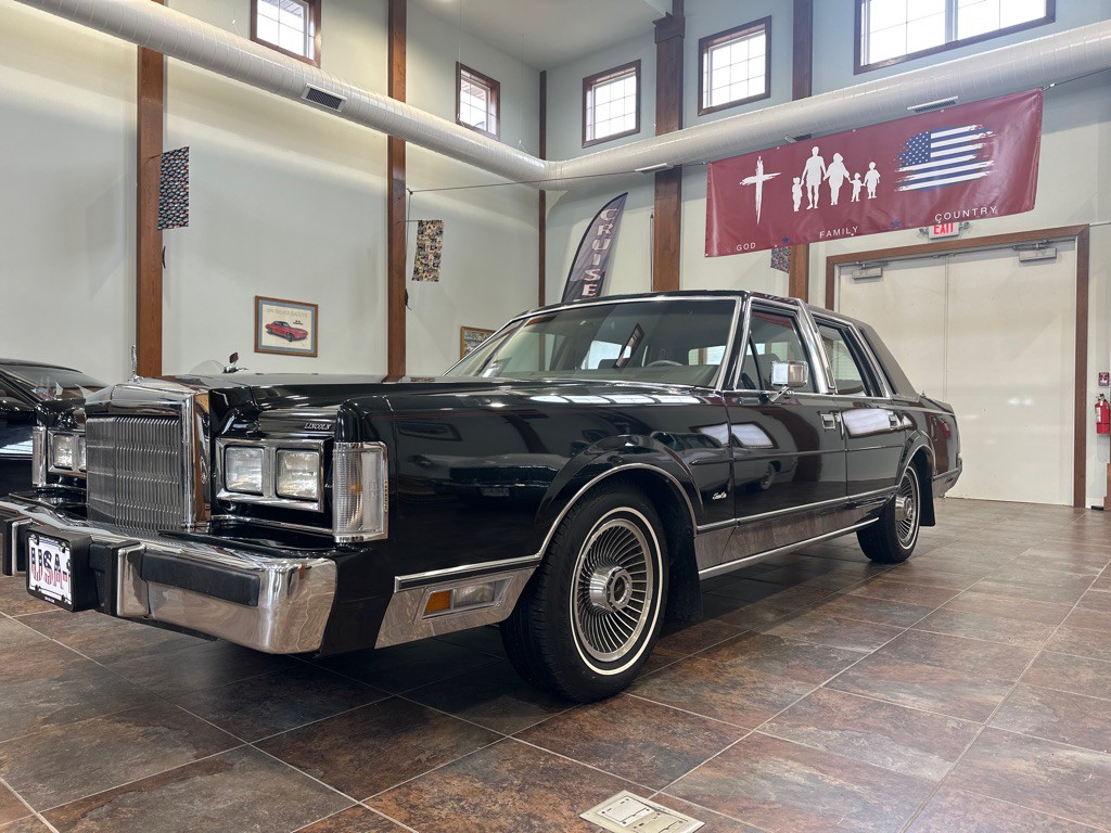 1988 Lincoln Town Car Image 3