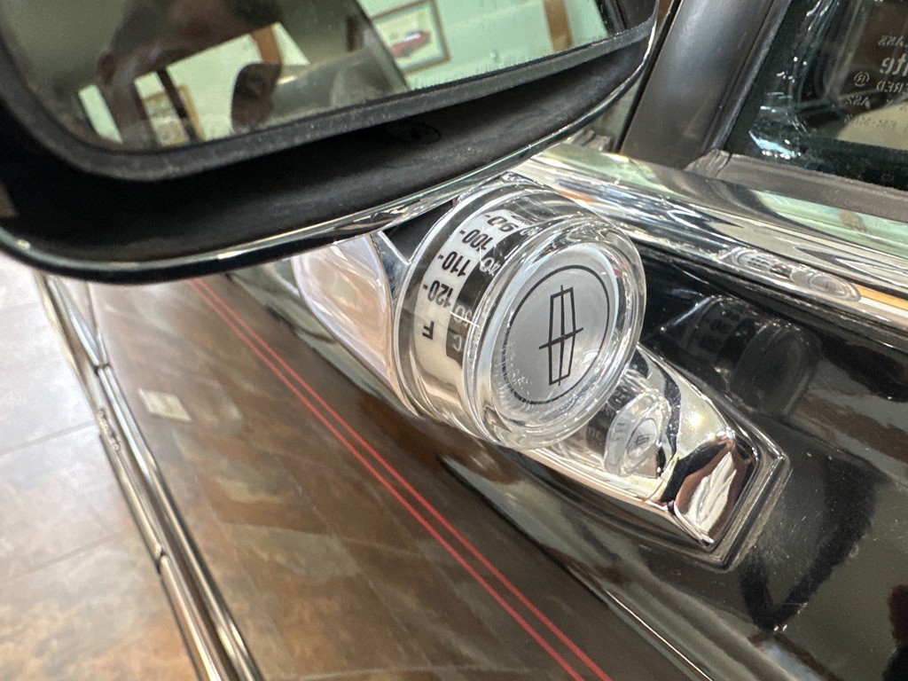 1988 Lincoln Town Car Image 7