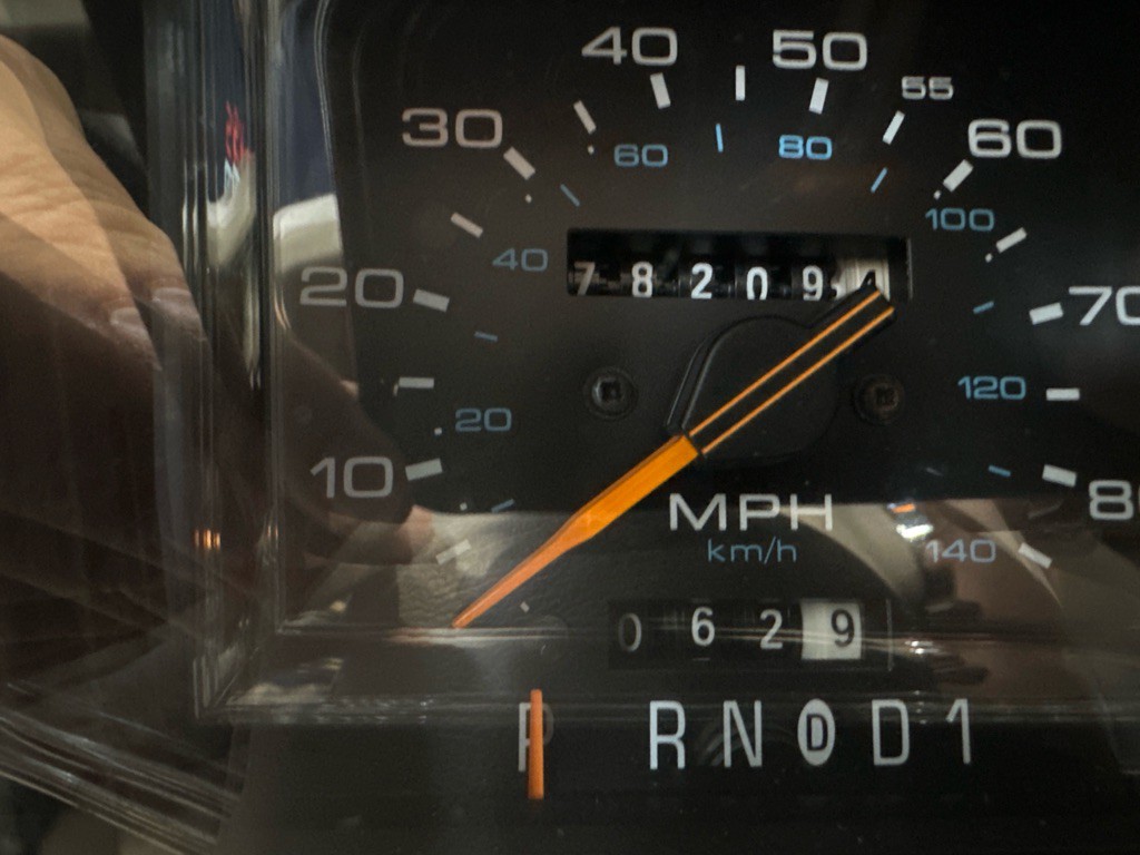 1988 Lincoln Town Car Image 13