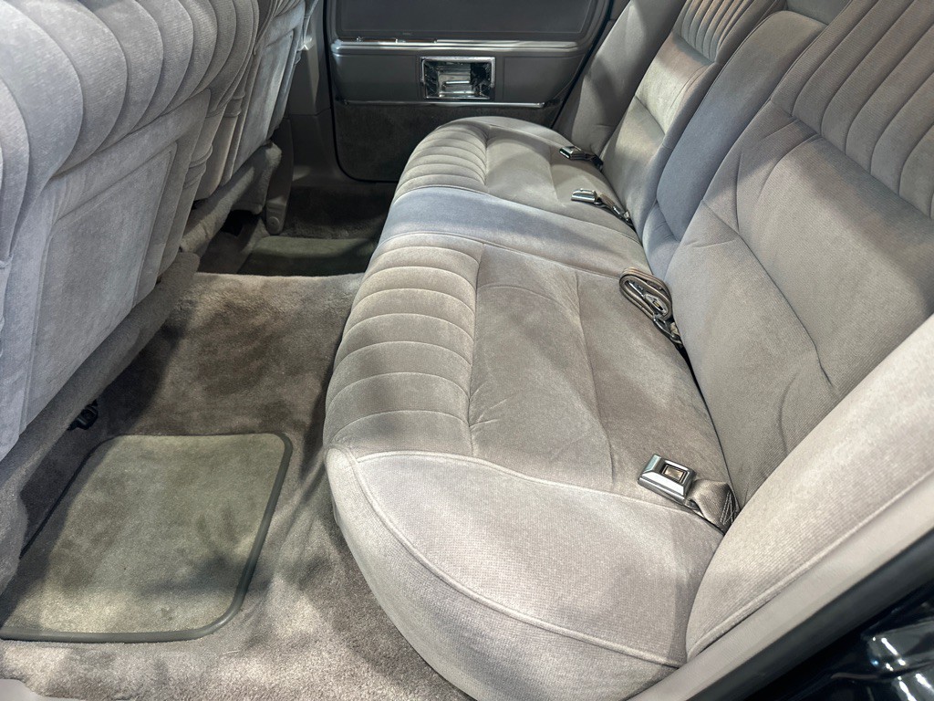 1988 Lincoln Town Car Image 18