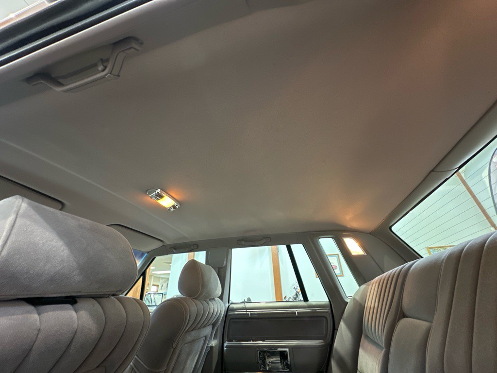 1988 Lincoln Town Car Image 19