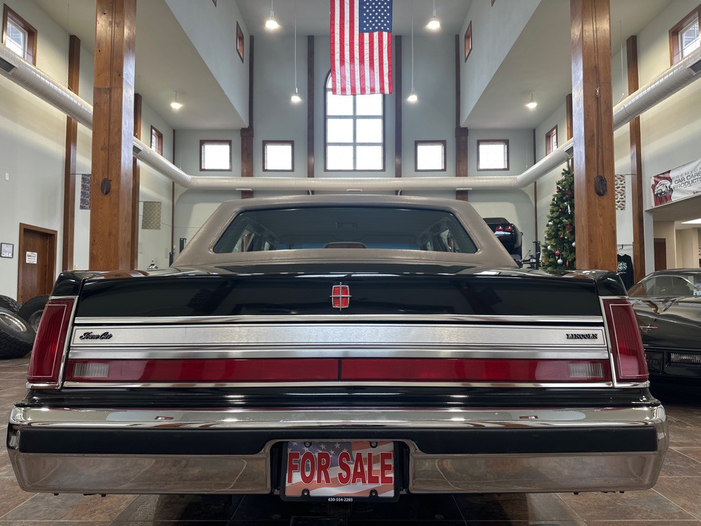 1988 Lincoln Town Car Image 20