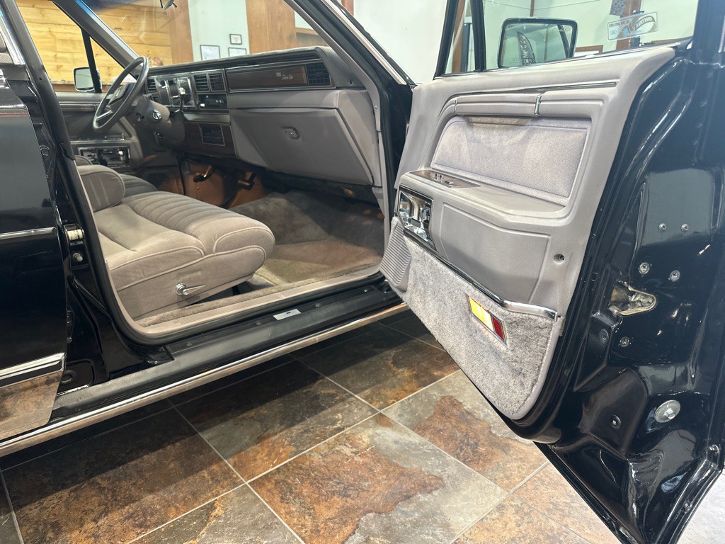 1988 Lincoln Town Car Image 29