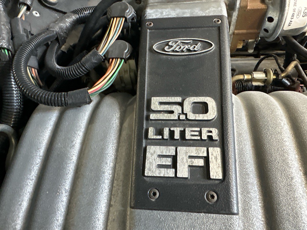 1988 Lincoln Town Car Image 32