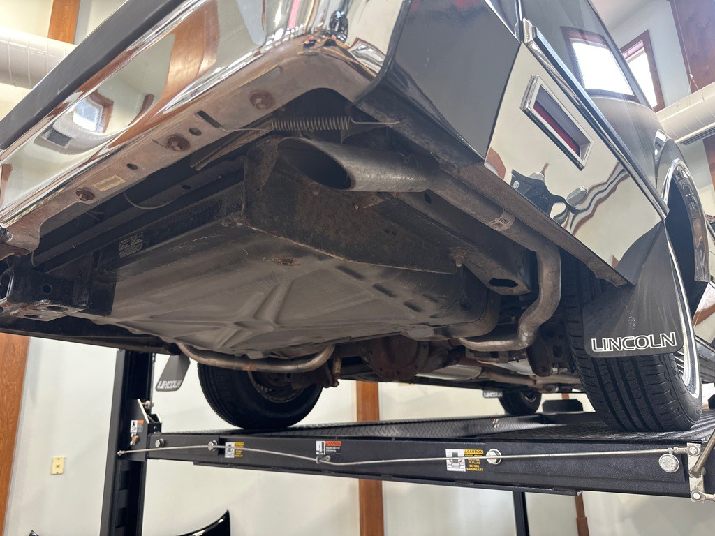 1988 Lincoln Town Car Image 38