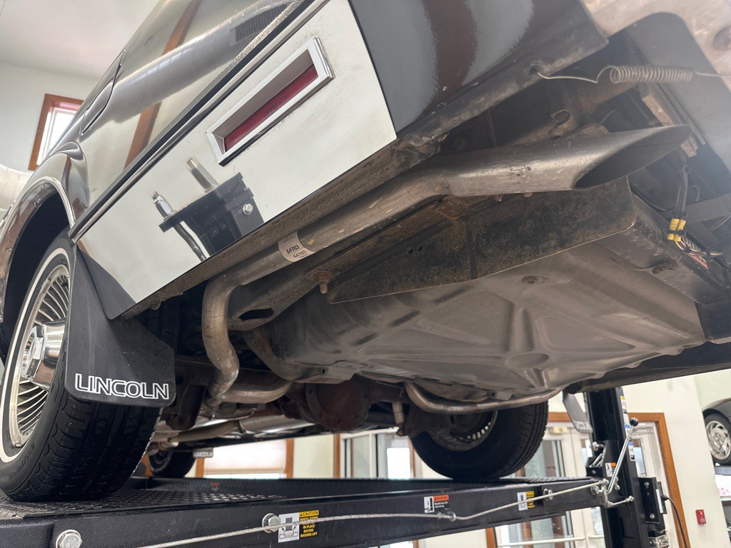 1988 Lincoln Town Car Image 39