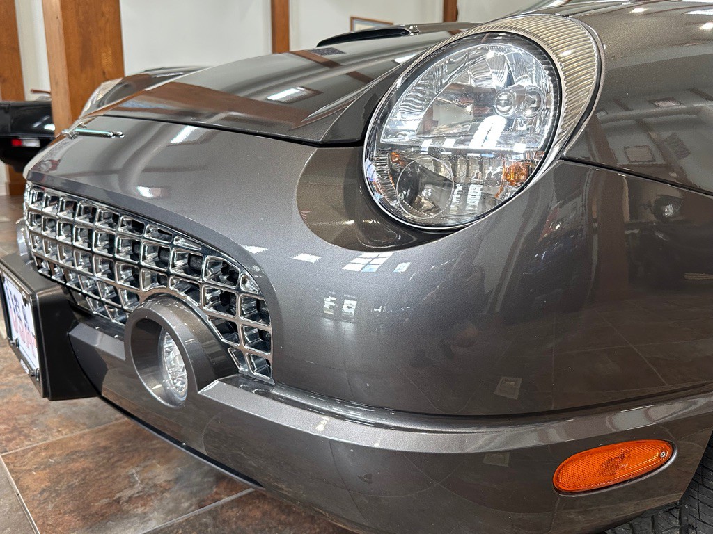2003 Ford Thunderbird Image 8
