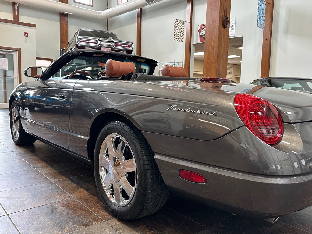 2003 Ford Thunderbird Image 12