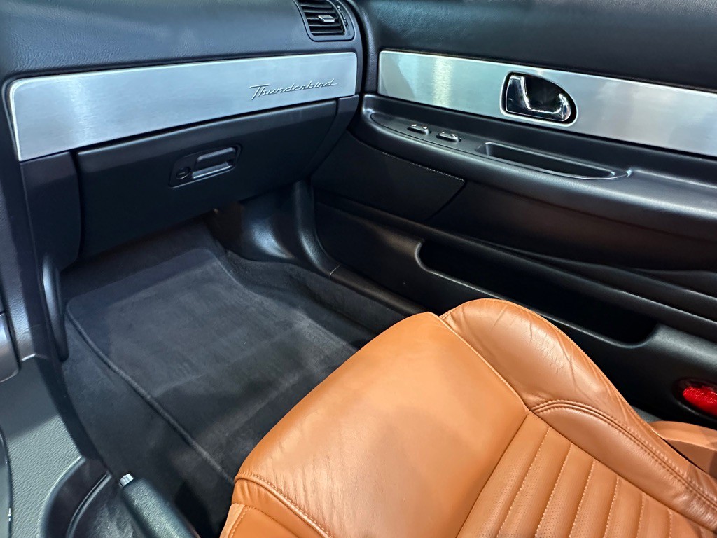 2003 Ford Thunderbird Image 27