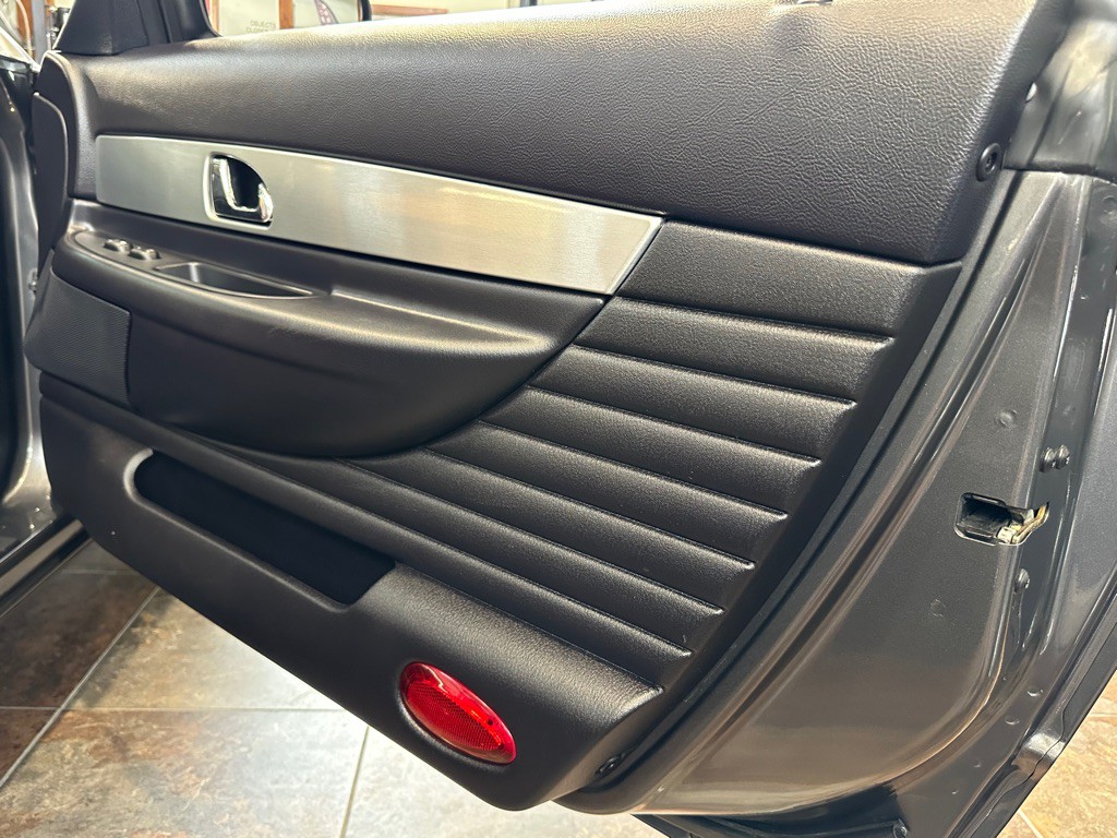 2003 Ford Thunderbird Image 30