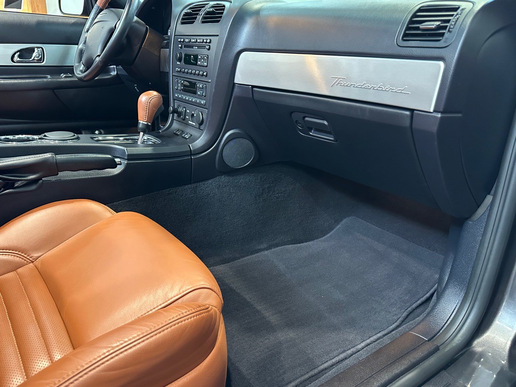 2003 Ford Thunderbird Image 31