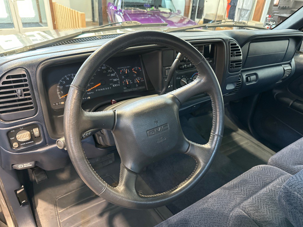 1998 GMC Sierra Image 13