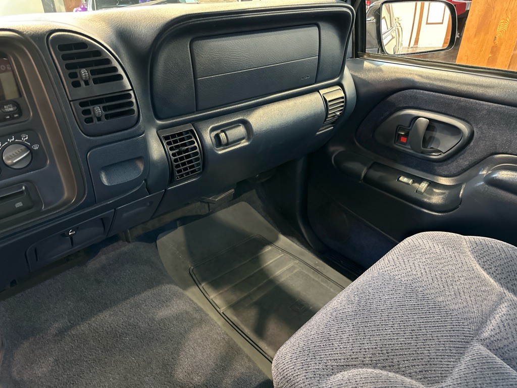 1998 GMC Sierra Image 18