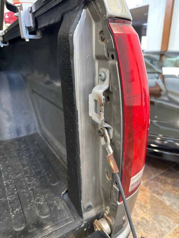 1998 GMC Sierra Image 21