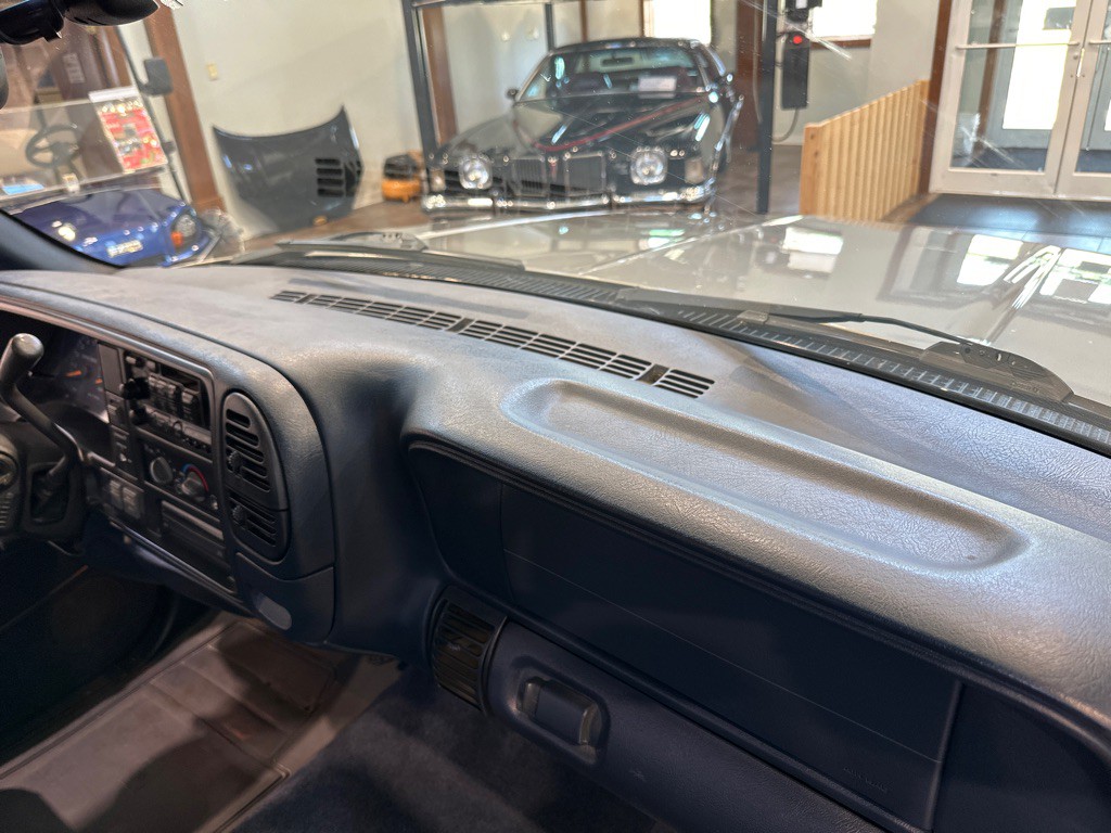 1998 GMC Sierra Image 27