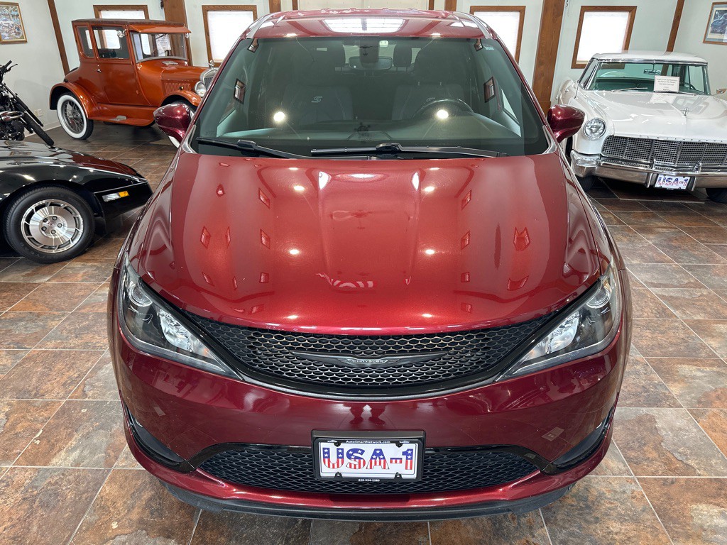 2019 Chrysler Pacifica Image 2