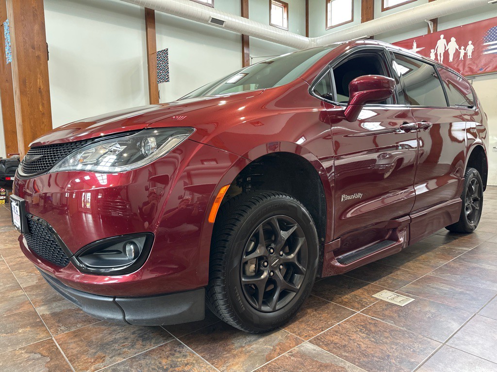 2019 Chrysler Pacifica Image 3