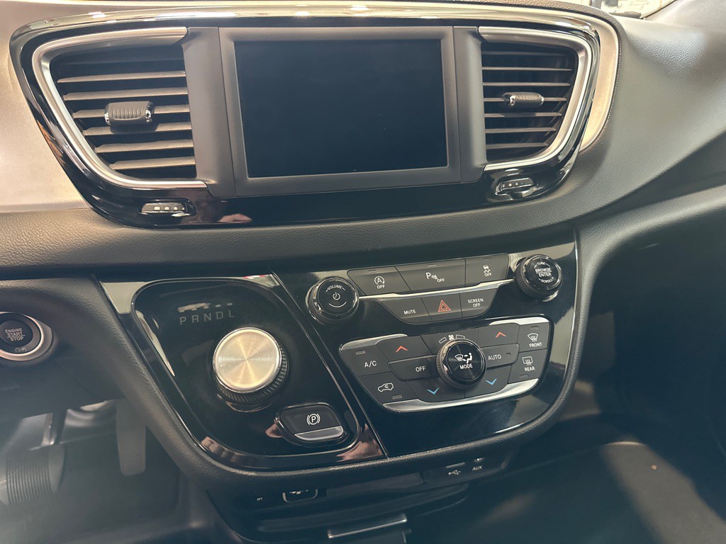 2019 Chrysler Pacifica Image 11