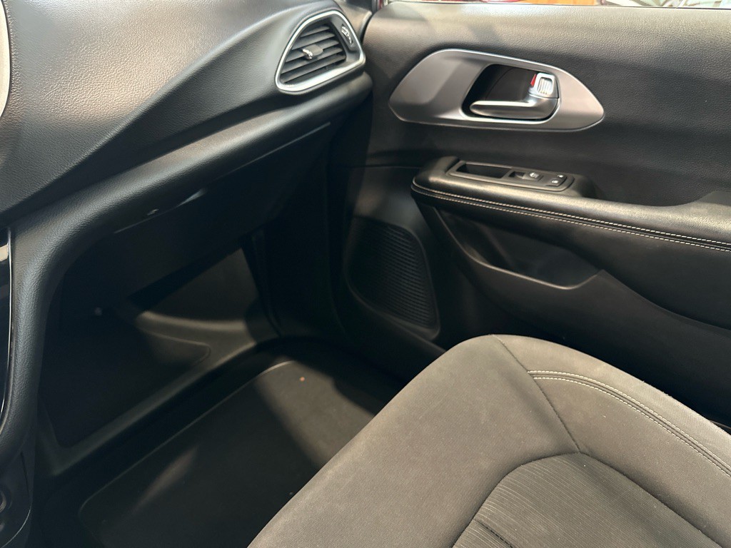 2019 Chrysler Pacifica Image 12