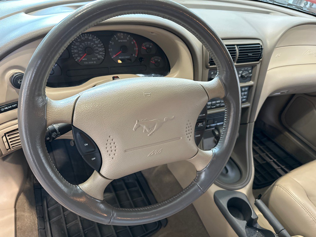 1999 Ford Mustang Image 13