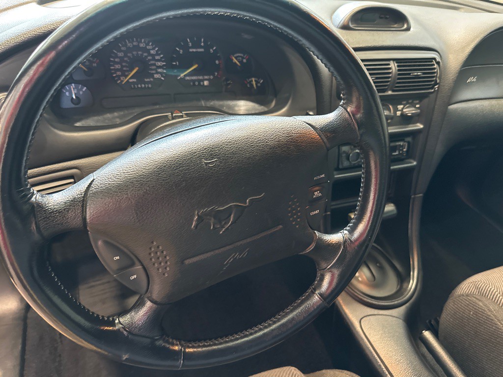 1994 Ford Mustang Image 11