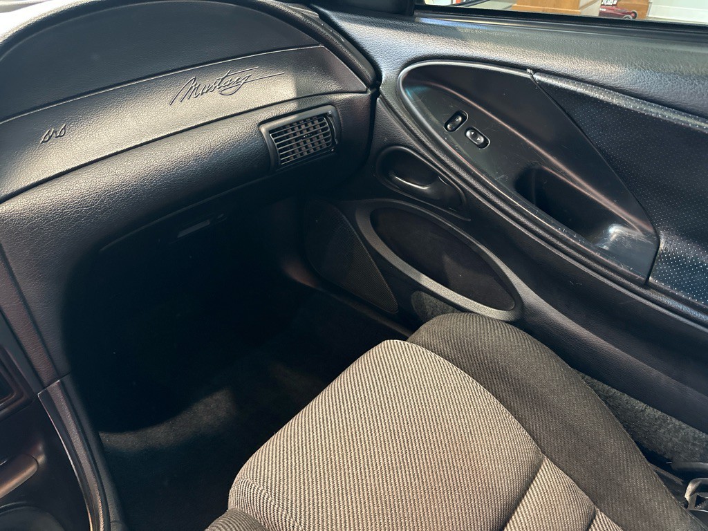 1994 Ford Mustang Image 13