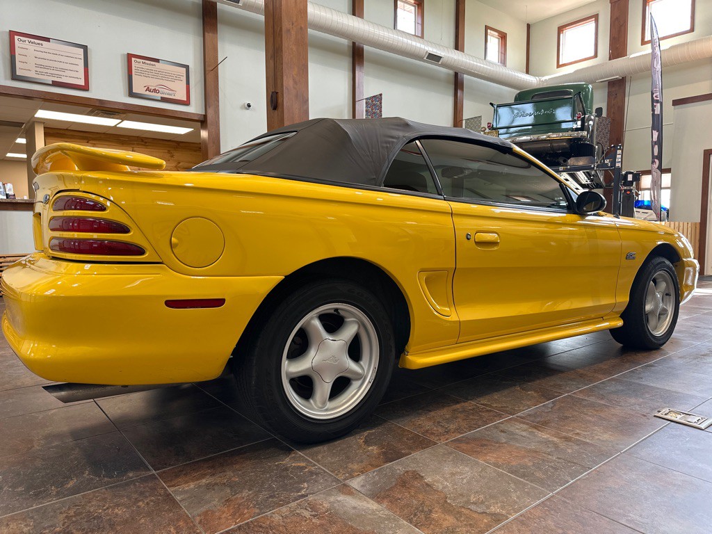 1994 Ford Mustang Image 16