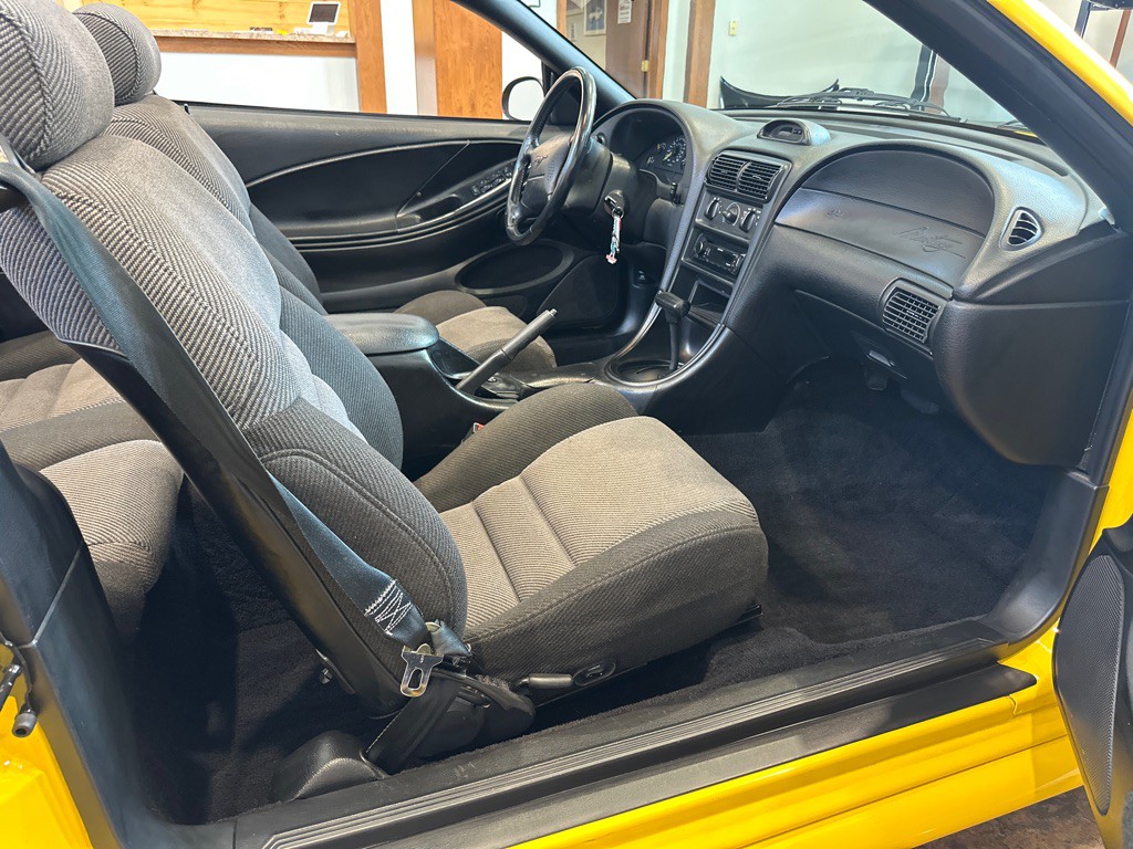 1994 Ford Mustang Image 23