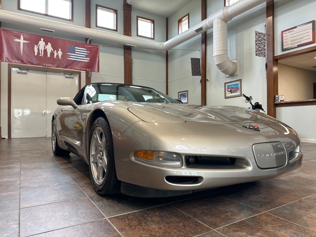 1999 Chevrolet Corvette Image 1