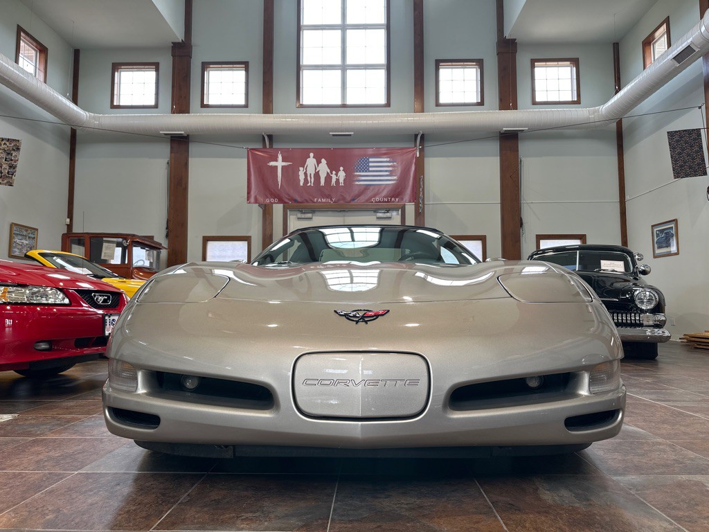 1999 Chevrolet Corvette Image 2
