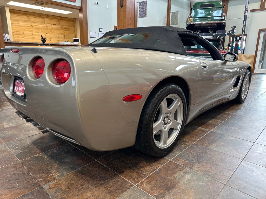 1999 Chevrolet Corvette Image 18