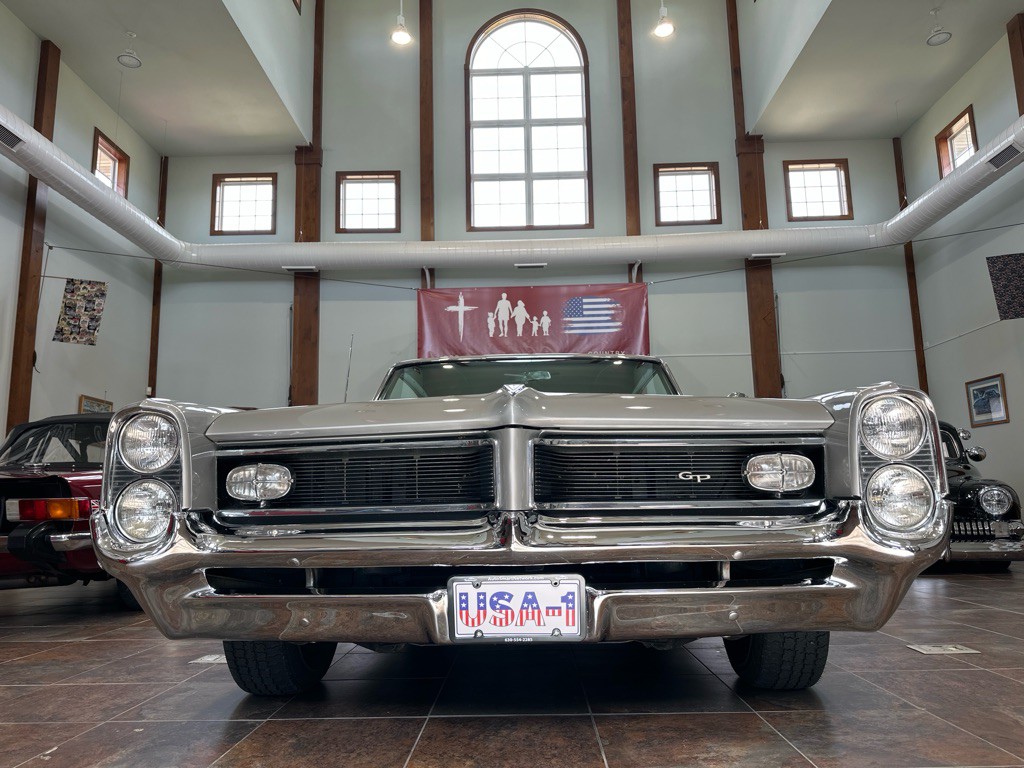1964 Pontiac Grand Prix Image 2
