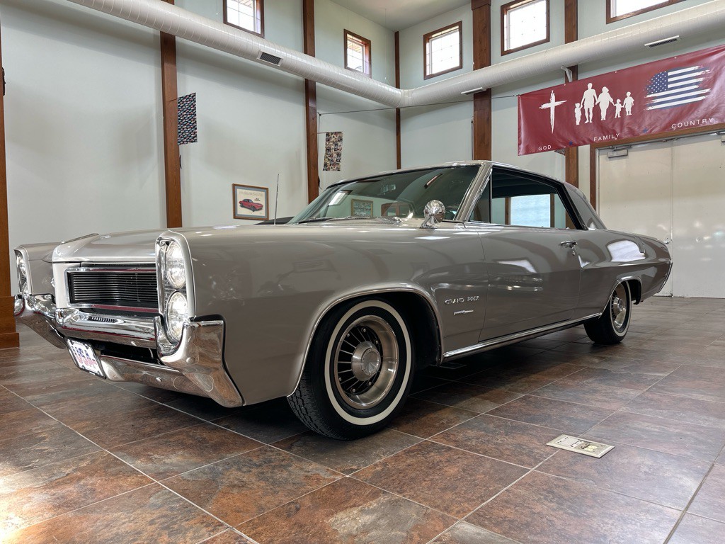 1964 Pontiac Grand Prix Image 3