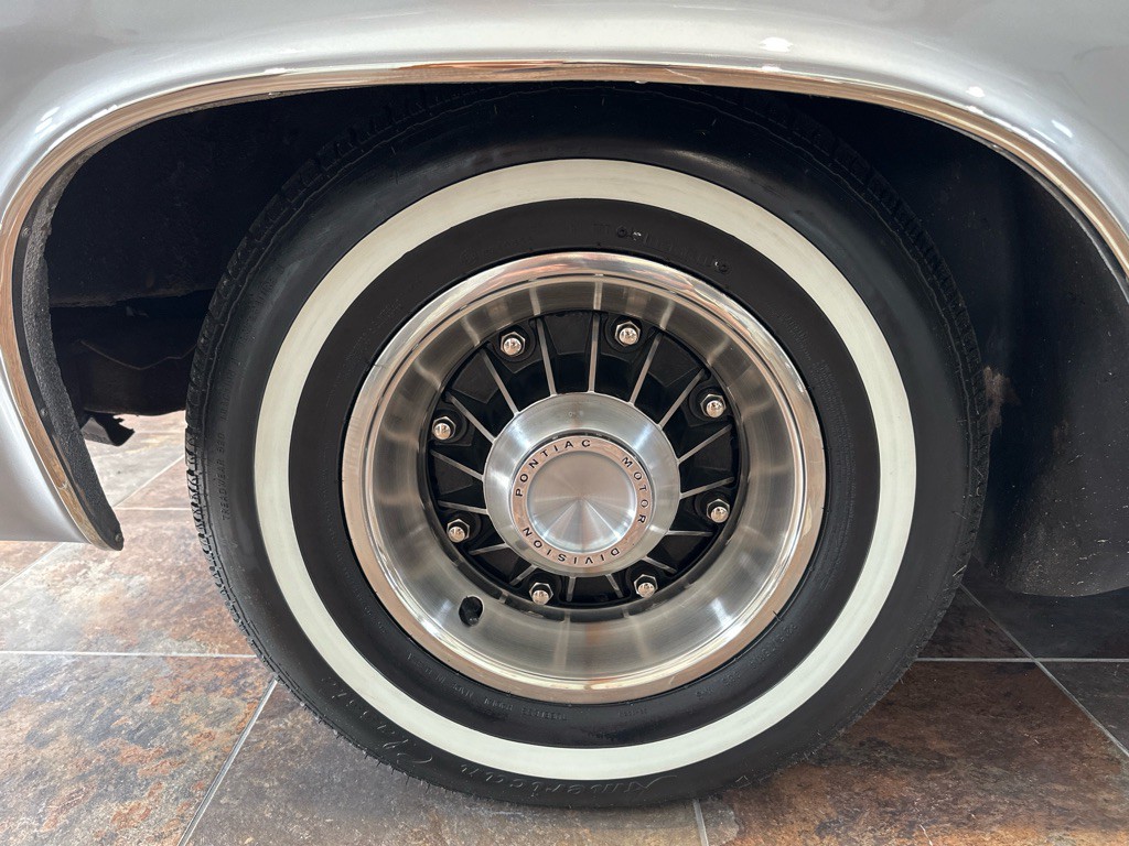 1964 Pontiac Grand Prix Image 5